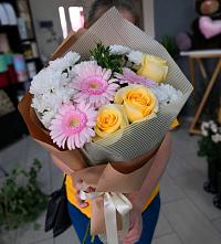 Букет цветов из:  Герберы, Розы и Хризантемы в Азовской